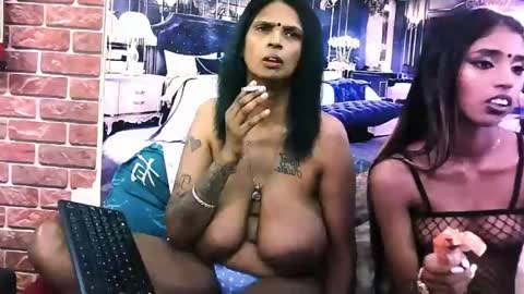 Snapshot of sexyva4u2luv chatting on November 12, 9:10 am sexyva4u2luv online show from November 12, 9:10 am