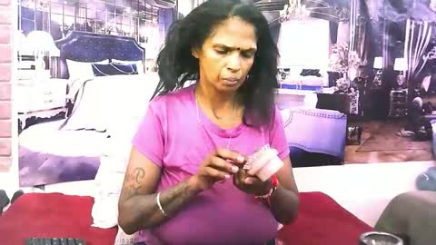 Snapshot of sexyva4u2luv chatting on November 19, 10:48 am sexyva4u2luv online show from November 19, 10:48 am