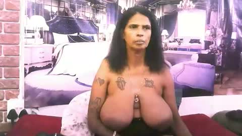 Snapshot of sexyva4u2luv chatting on November 28, 8:00 pm sexyva4u2luv online show from November 28, 8:00 pm