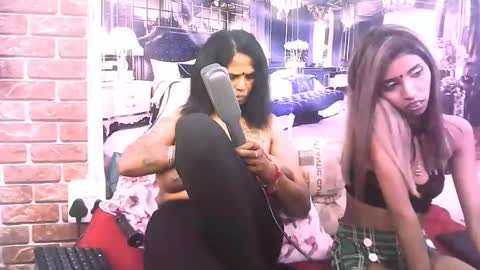 Snapshot of sexyva4u2luv chatting on December 15, 9:02 am sexyva4u2luv online show from December 15, 9:02 am