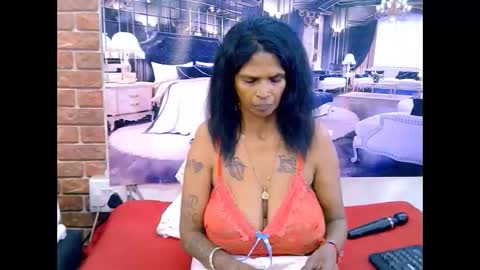 sexyva4u2luv online show from May 4, 5:25 am