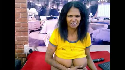 sexyva4u2luv online show from May 18, 6:25 pm