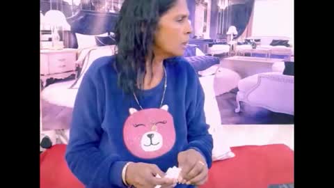 sexyva4u2luv online show from May 19, 5:36 am