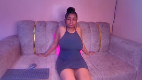 sexyyred_ online show from December 4, 5:55 pm