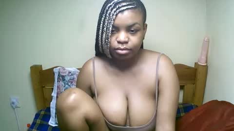 Snapshot of sexyyred_ chatting on February 8, 12:19 pm sexyyred_ online show from February 8, 12:19 pm