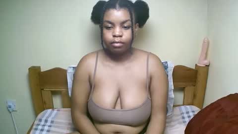 Snapshot of sexyyred_ chatting on March 2, 9:32 pm sexyyred_ online show from March 2, 9:32 pm