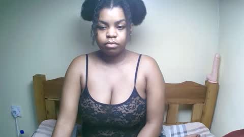 sexyyred_ online show from April 30, 5:03 am
