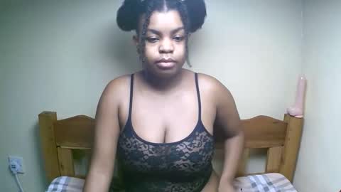sexyyred_ online show from May 6, 8:08 am