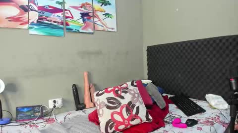 Snapshot of shadia_squirt chatting on November 20, 11:54 am shadia online show from November 20, 11:54 am