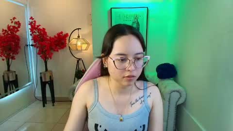 Snapshot of shady_bug chatting on May 18, 8:03 pm Shady online show from May 18, 8:03 pm