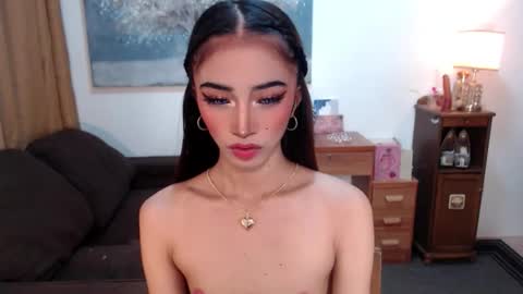 Snapshot of shaina_cummer chatting on December 13, 8:04 pm shaina online show from December 13, 8:04 pm