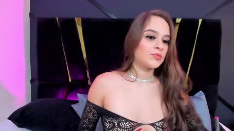 Snapshot of shaina_vasquez chatting on February 9, 1:22 am Shaina Vasquez online show from February 9, 1:22 am