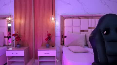 Snapshot of shaina_vasquez chatting on March 9, 7:59 pm Shaina Vasquez online show from March 9, 7:59 pm