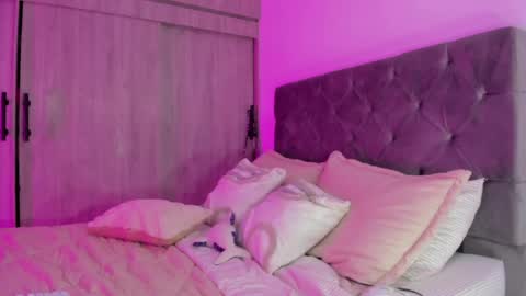 Shaina Vasquez online show from May 9, 12:49 am