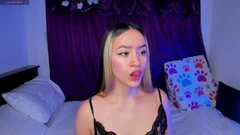 Shaira Clark online show from May 13, 2:53 am