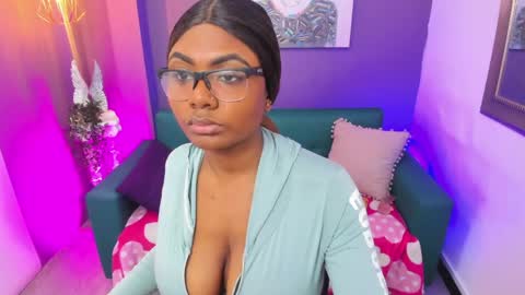 Snapshot of shalom_brown chatting on May 12, 7:33 pm shalom_brown online show from May 12, 7:33 pm