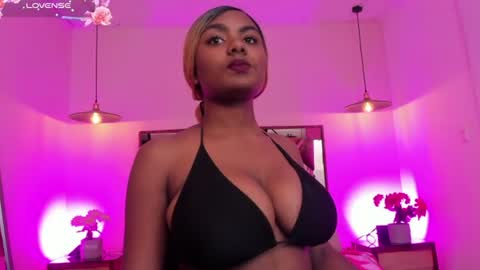 Snapshot of shalom_brown chatting on June 24, 4:22 am shalom_brown online show from June 24, 4:22 am