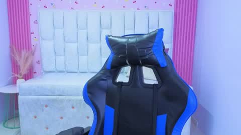Shalon  online show from July 11, 9:05 pm