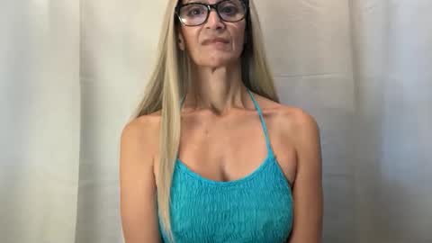 Snapshot of shamanwoman chatting on November 13, 6:29 pm Shaman Woman online show from November 13, 6:29 pm