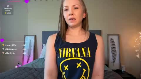 Snapshot of shameless_shalynn chatting on April 15, 5:53 pm Shalynn online show from April 15, 5:53 pm