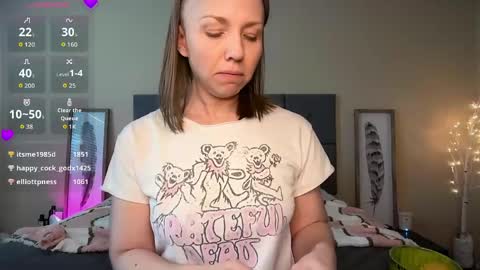 Snapshot of shameless_shalynn chatting on April 27, 4:27 pm Shalynn online show from April 27, 4:27 pm