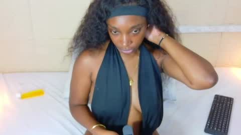 Snapshot of shamira_moore chatting on October 8, 8:17 pm Catalina online show from October 8, 8:17 pm