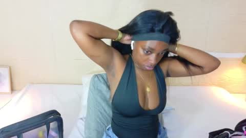Snapshot of shamira_moore chatting on October 18, 1:45 pm Catalina online show from October 18, 1:45 pm