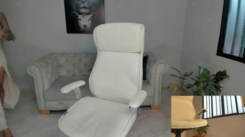 Snapshot of shanabellucy chatting on January 10, 11:33 am onlyfans shanabellucy online show from January 10, 11:33 am