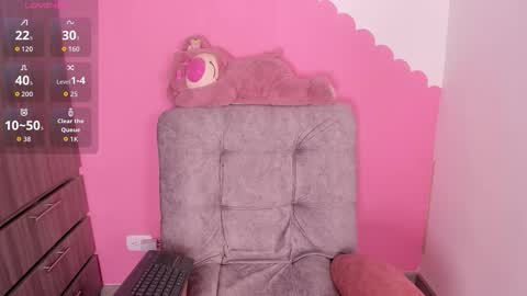 Snapshot of shanell_c chatting on November 17, 10:04 pm Emily online show from November 17, 10:04 pm