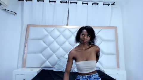 Snapshot of shanelle__ chatting on November 3, 1:34 pm S H A N E L L E online show from November 3, 1:34 pm