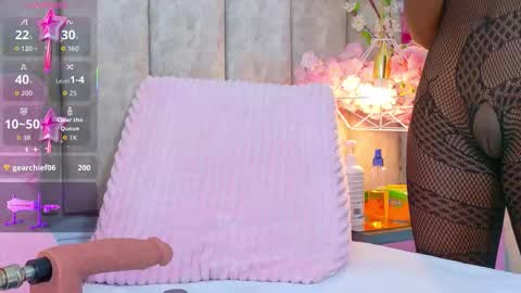 Shanel online show from November 19, 1:44 pm