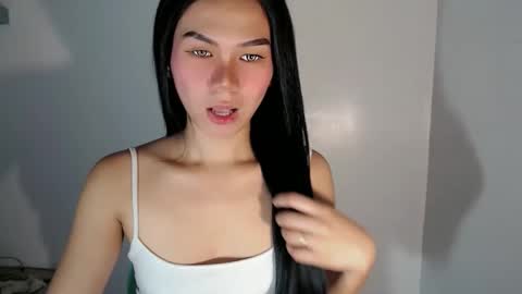 shanica_lee972385 online show from April 22, 3:31 am