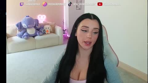 Snapshot of shannonblooms chatting on September 30, 10:09 am Shanmais online show from September 30, 10:09 am