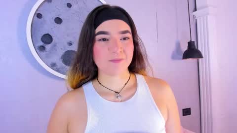 Shanntal  online show from January 6, 8:01 pm