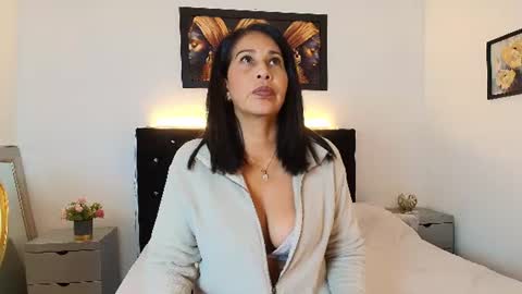 Snapshot of shanon_mature_ chatting on June 11, 12:32 am Shanon online show from June 11, 12:32 am