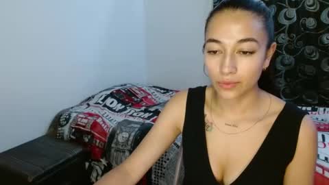 Snapshot of shantal_d03 chatting on February 25, 1:09 am shantal_d03 online show from February 25, 1:09 am