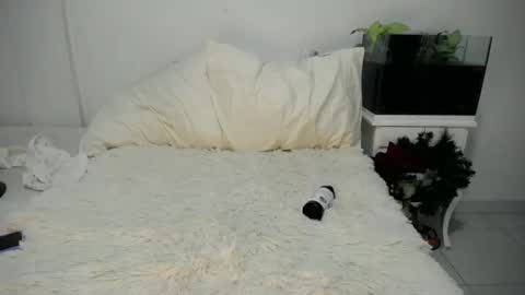 Snapshot of shantalkimberly chatting on December 4, 1:04 am maria online show from December 4, 1:04 am