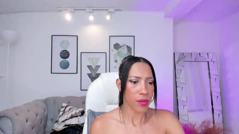 Snapshot of shantall_wills chatting on January 8, 9:44 pm Shantall wills online show from January 8, 9:44 pm