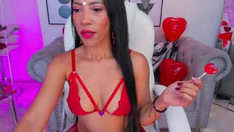 Snapshot of shantall_wills chatting on February 14, 8:26 pm Shantall wills online show from February 14, 8:26 pm