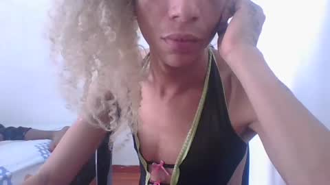 Snapshot of shantalys_beauty chatting on March 23, 4:55 pm shantalys_beauty online show from March 23, 4:55 pm