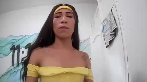 Snapshot of shantalys_beauty chatting on April 3, 4:38 pm shantalys_beauty online show from April 3, 4:38 pm