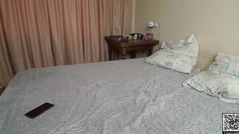 Mikki and Cadence online show from November 26, 12:50 pm