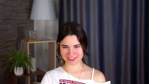 Snapshot of shapasser chatting on October 15, 1:28 am Ivy online show from October 15, 1:28 am