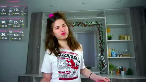 Snapshot of shapasser chatting on November 19, 1:16 am Ivy online show from November 19, 1:16 am