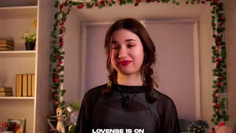 Snapshot of shapasser chatting on December 4, 1:59 am Ivy online show from December 4, 1:59 am