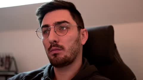 Snapshot of shape80 chatting on December 5, 12:22 pm frenchy boy online show from December 5, 12:22 pm