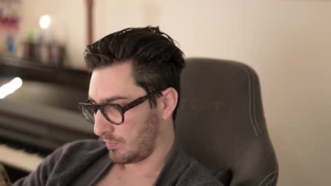 Snapshot of shape80 chatting on December 18, 7:31 pm frenchy boy online show from December 18, 7:31 pm