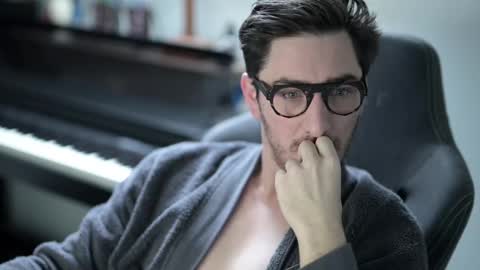 Snapshot of shape80 chatting on December 19, 9:05 am frenchy boy online show from December 19, 9:05 am