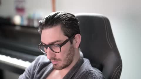 Snapshot of shape80 chatting on December 23, 10:02 am frenchy boy online show from December 23, 10:02 am