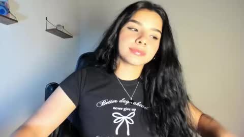 Snapshot of shara_jones chatting on November 17, 5:02 am Sara online show from November 17, 5:02 am